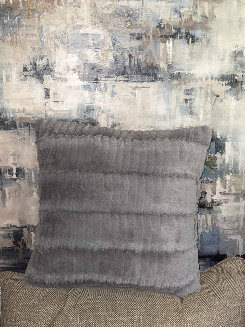 NWOT GRAY COLOR RUCHED FAUX FUR HOME ACCENT DECORATIVE THROW PILLOW 18x18